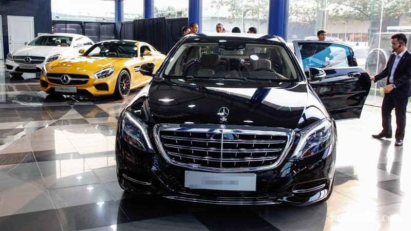 Hinh anh O to sieu sang bieu tang: Ban tong ban thao, do showroom vi thua lo