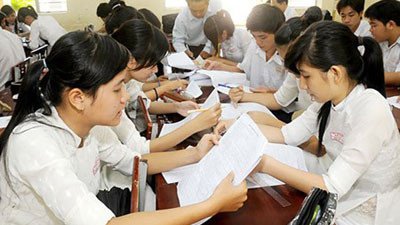 TP.HCM: Hoc sinh lop 12 hoc lien tuc 3 ca de on thi hinh anh 1