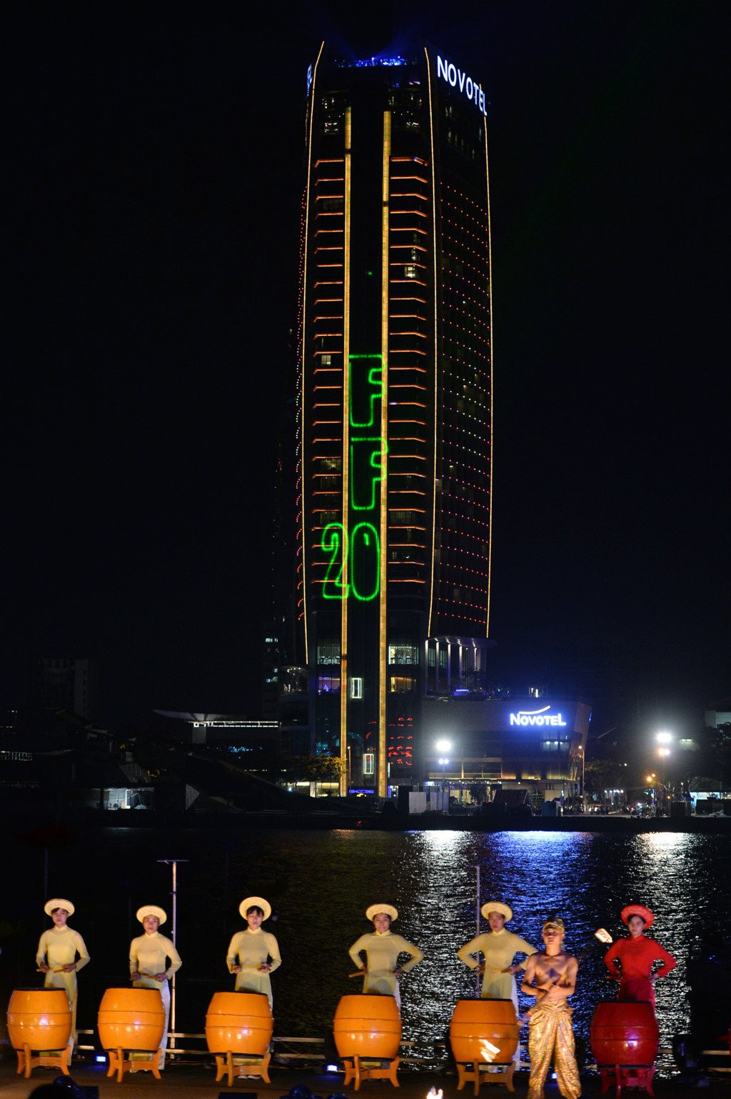 He lo hinh anh truoc khai mac le hoi phao hoa quoc te Da Nang hinh anh 1