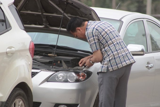 Hinh anh Hang dai oto, du khach chon chan tai ben pha o Hai Phong 3
