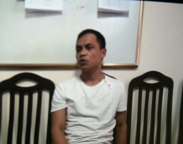 Tại cơ quan Công an Vương thừa nhận hành vi phạm tội (ảnh Công an cung cấp)