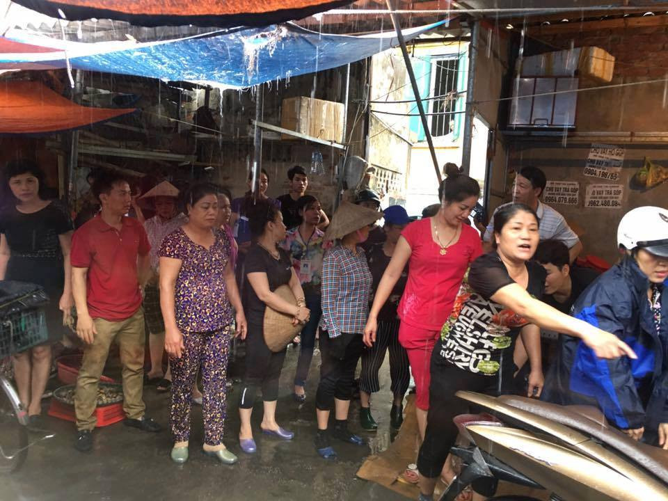 Hinh anh Chinh quyen bac thong tin cam ban thit lon doi voi 2 nguoi phu nu bi han dau luyn o Hai Phong