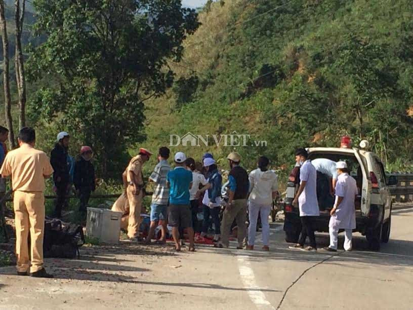 kon tum: csgt cua dau xe tai bi nan, kip cuu nguoi tren deo lo xo hinh anh 3