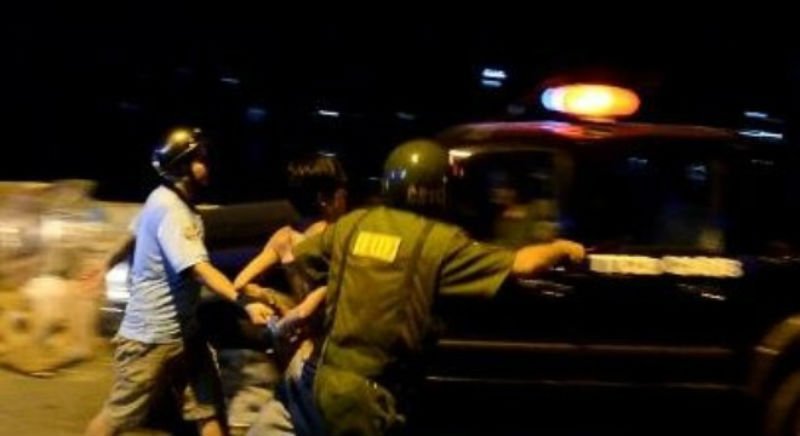 công an, giang hồ, gây rối trật tự công cộng, nổ súng trấn áp, trụ sở công an, sài gòn, gò vấp