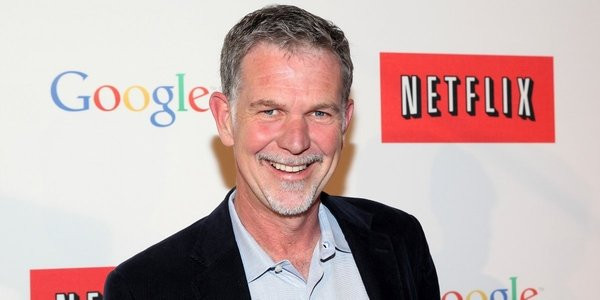 Reed Hastings — CEO Netflix. Bằng cử nhân tại đại học Bowdoin chuyên ngành toán học và Thạc sĩ tại trường Stanford chuyên ngành khoa học máy tính. Hastings hoãn việc học đại học trong một năm để tiếp tục công việc trong mùa hè của mình. Đó là bán máy hút chân không. Trong khi tại Bowdoin, Hastings điều hành câu lạc bộ Outing Club chuyên tổ chức các chuyến du lịch leo núi và xuồng ca nô.