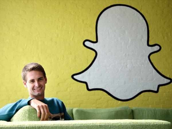 Evan Spiegel — CEO Snapchat – bỏ học tại đại học Stanford chuyên ngành thiết kế sản phẩm. Tuy chỉ còn ba khóa học nữa là nhận bằng tốt nghiệp nhưng CEO Snapchat đã quyết định tập trung năng lực của mình vào Snapchat – một ứng dụng nhắn tin hình ảnh rất phổ biến hiện nay.