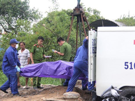 Thi thể trôi lập lờ cạnh du thuyền trên sông Sài Gòn - ảnh 1