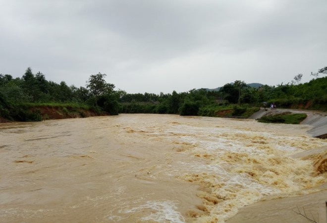 Thanh Hoa mua lon keo dai, nhieu xa mien nui bi co lap hinh anh 1