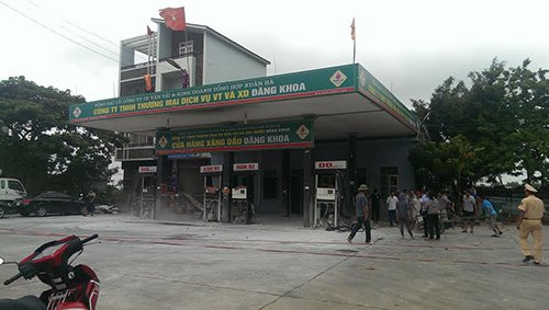 cay-xang-o-thanh-hoa-phat-no-4-tru-bom-vo-nat