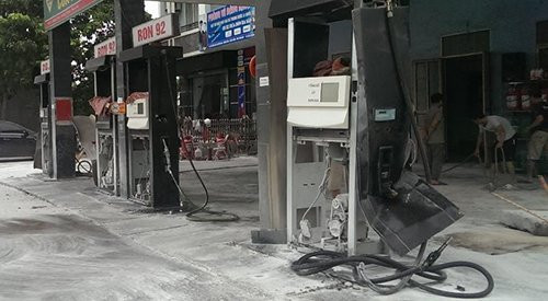 cay-xang-o-thanh-hoa-phat-no-4-tru-bom-vo-nat-1