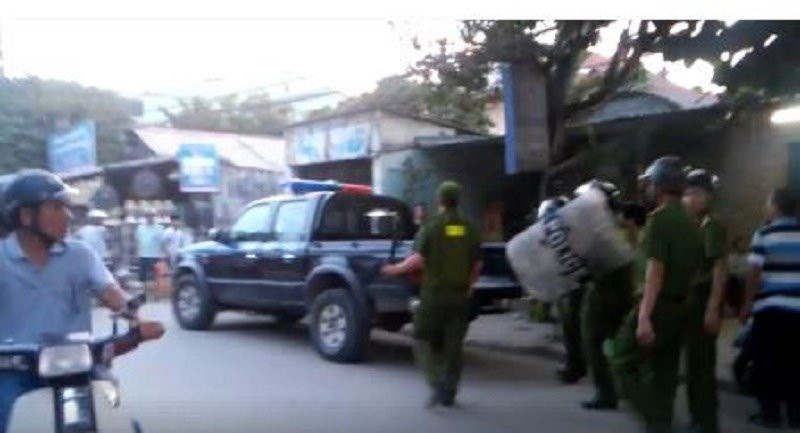 Thất tình, nam thanh niên cầm dao rượt người đi đường - ảnh 1