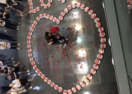 càu hon bàng 99 hop tom hùm, chàng trai thanh cong tuc khac hinh anh 3