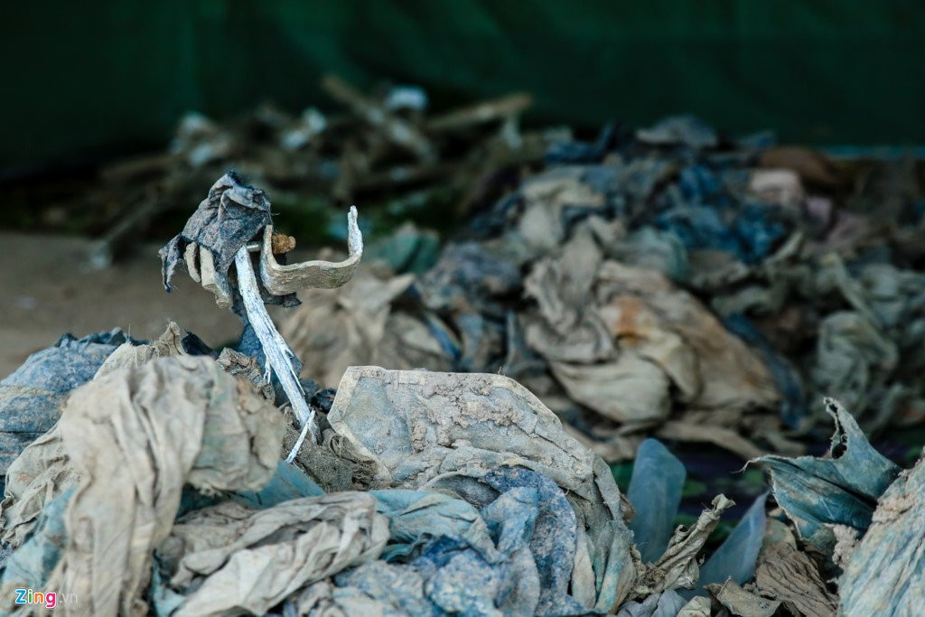 Nhieu di vat nghi cua liet si duoc tim thay o san bay Tan Son Nhat hinh anh 6