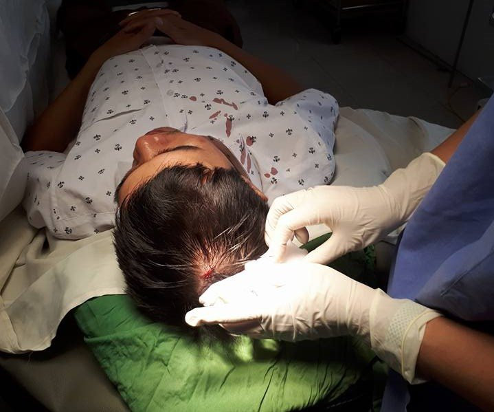 bác sĩ bị tấn công