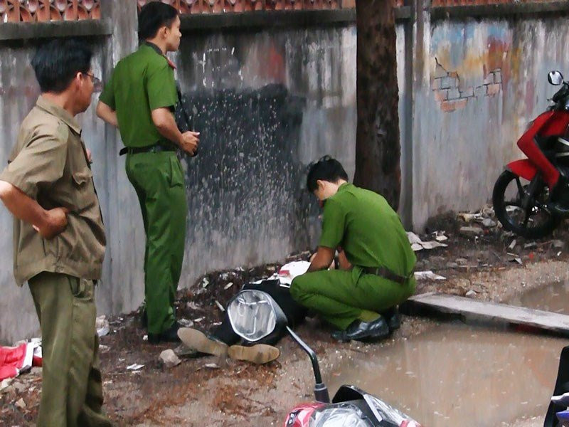 Nam thanh niên gục chết trong con hẻm ở Hóc Môn - ảnh 2