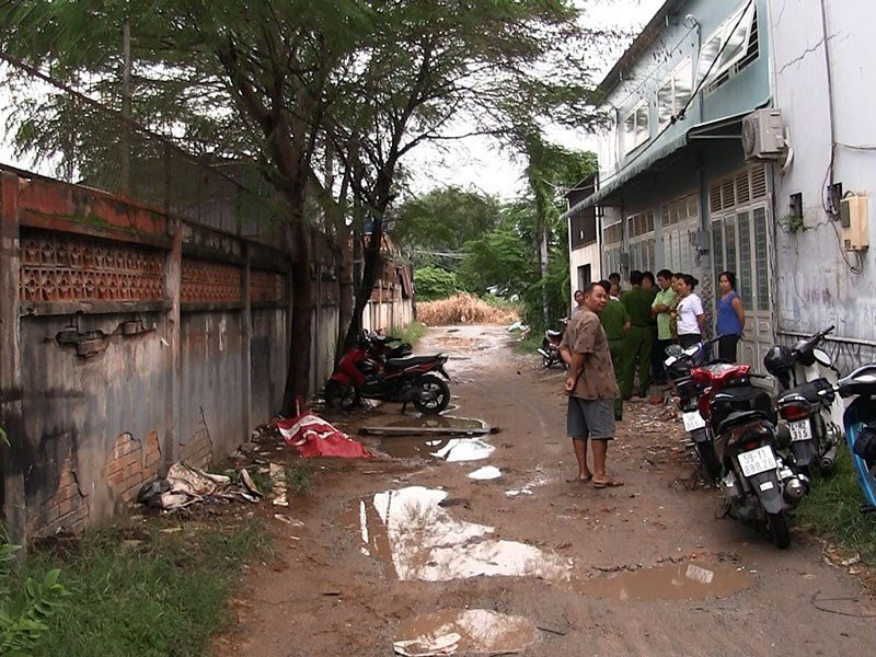 Nam thanh niên gục chết trong con hẻm ở Hóc Môn - ảnh 1