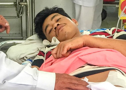 tau-ca-binh-dinh-bi-ban-hai-nguoi-bi-thuong-1