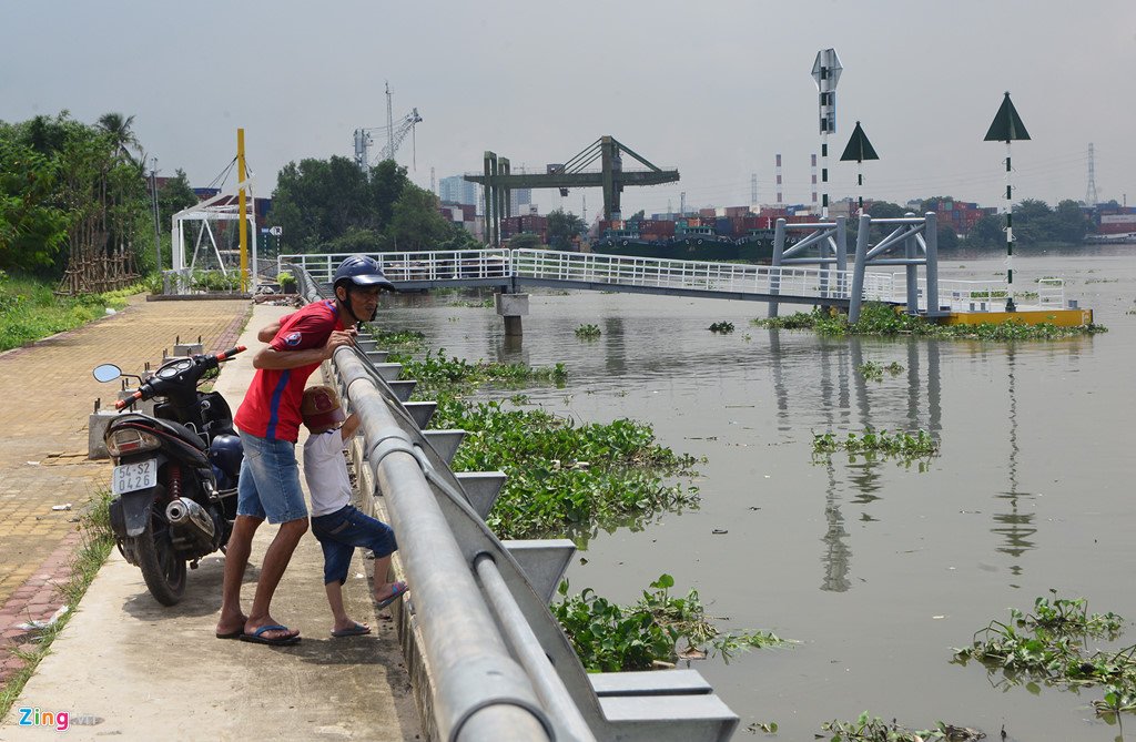 Toan canh cac ben buyt song dau tien o Sai Gon hinh anh 9