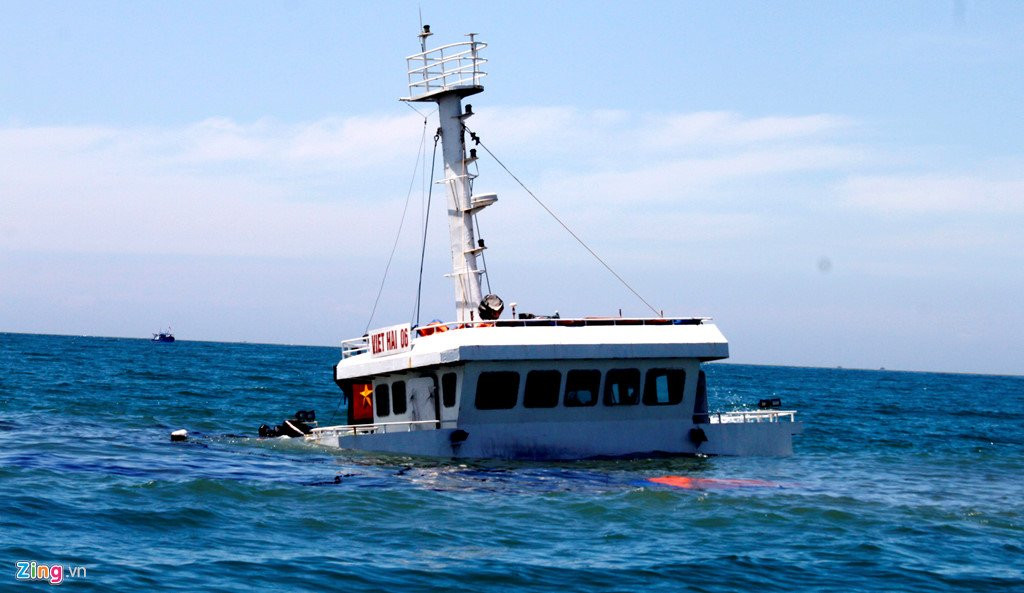 Can canh con tau cho 3.000 tan thep chim o bien Ninh Chu hinh anh 3