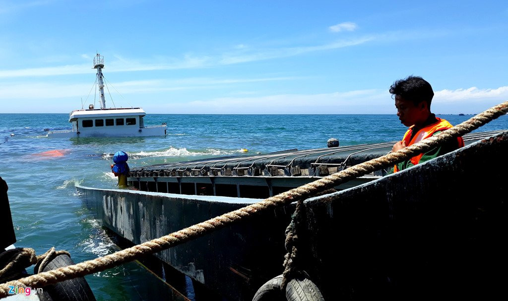 Can canh con tau cho 3.000 tan thep chim o bien Ninh Chu hinh anh 5