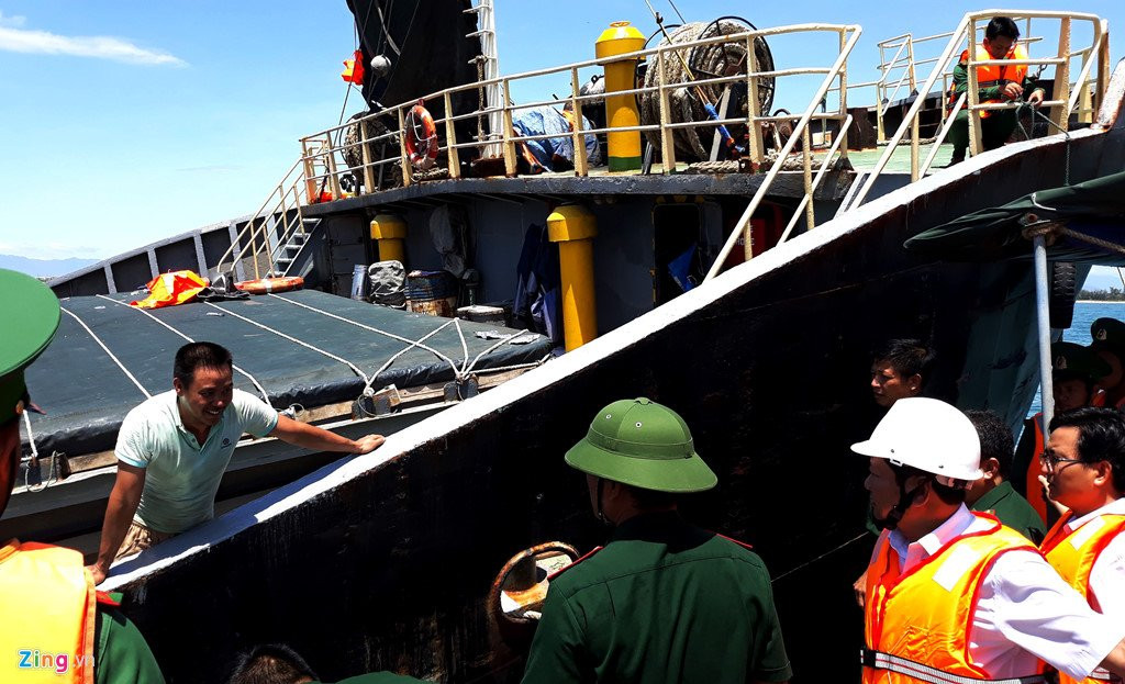 Can canh con tau cho 3.000 tan thep chim o bien Ninh Chu hinh anh 8