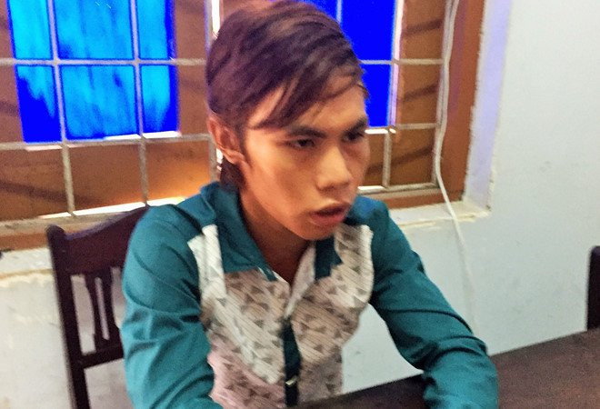 9X chen nga nguoi phu nu di xe may roi cuong hiep giua duong hinh anh 1