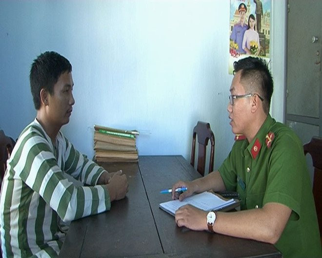 Cham lua dot trui xe may sau khi cam rua duoi chem 2 me con hinh anh 1