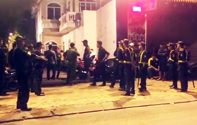 Hang tram canh sat 'dot kich' quan bar F1 co tieng o Binh Duong hinh anh 2