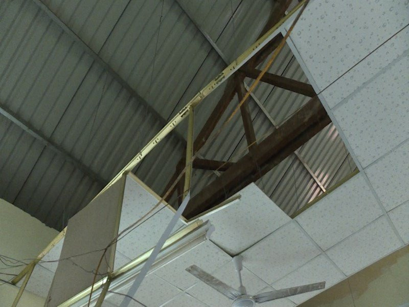 Sập la phông, 20 học sinh bị thương - ảnh 1