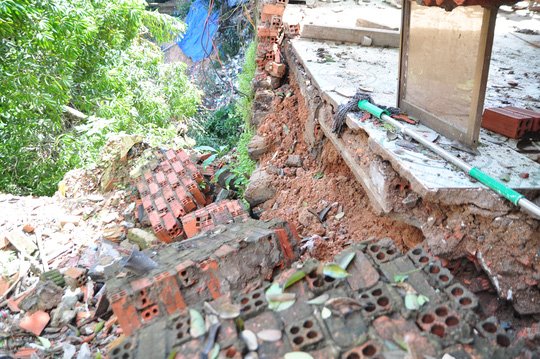 Đồng Nai: Hàng loạt căn nhà sập do sạt lở - Ảnh 3.