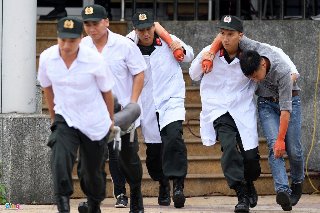 Dien tap chong khung bo tren song Han bao ve APEC 2017 hinh anh 9