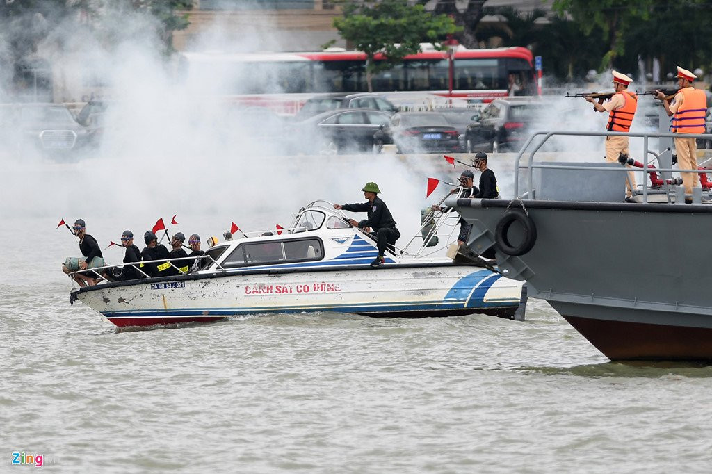Dien tap chong khung bo tren song Han bao ve APEC 2017 hinh anh 12