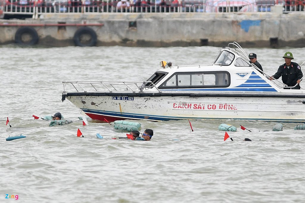 Dien tap chong khung bo tren song Han bao ve APEC 2017 hinh anh 13
