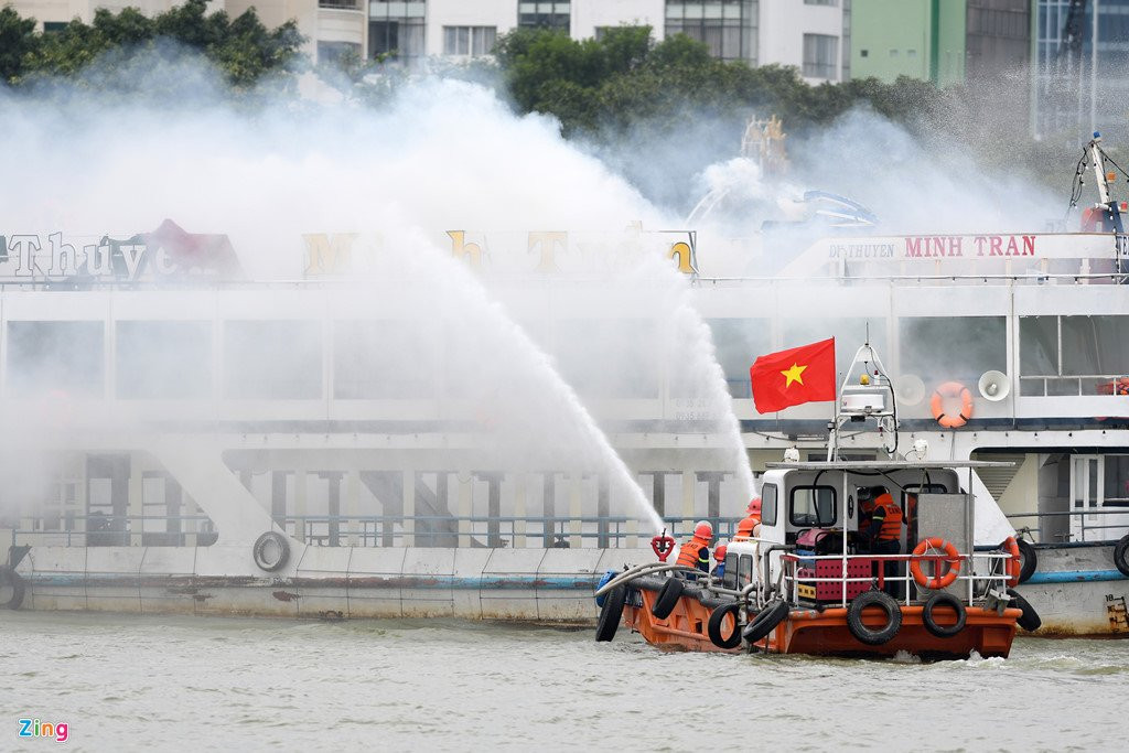 Dien tap chong khung bo tren song Han bao ve APEC 2017 hinh anh 19