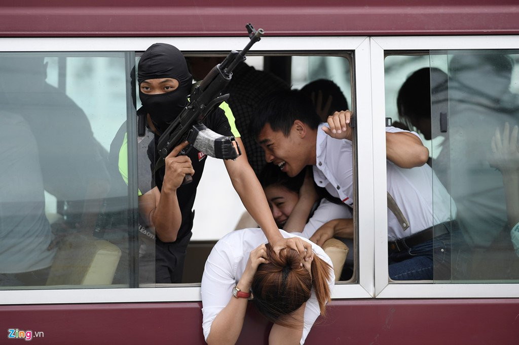 Dien tap chong khung bo tren song Han bao ve APEC 2017 hinh anh 2