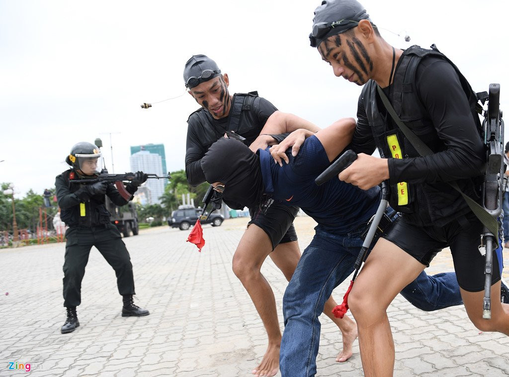 Dien tap chong khung bo tren song Han bao ve APEC 2017 hinh anh 18