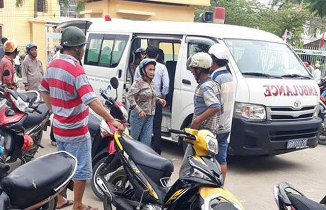 Gan 400 hoc sinh nhap vien sau khi uong sua mien phi hinh anh 2