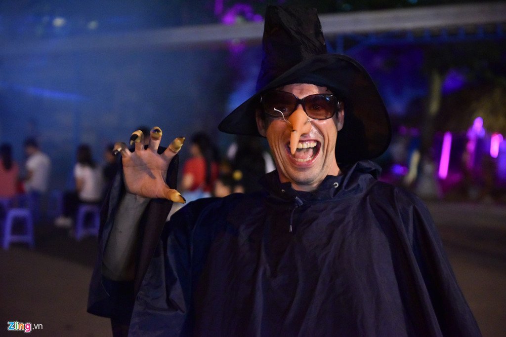 Bien nguoi don Halloween o Sai Gon, Ha Noi hinh anh 16