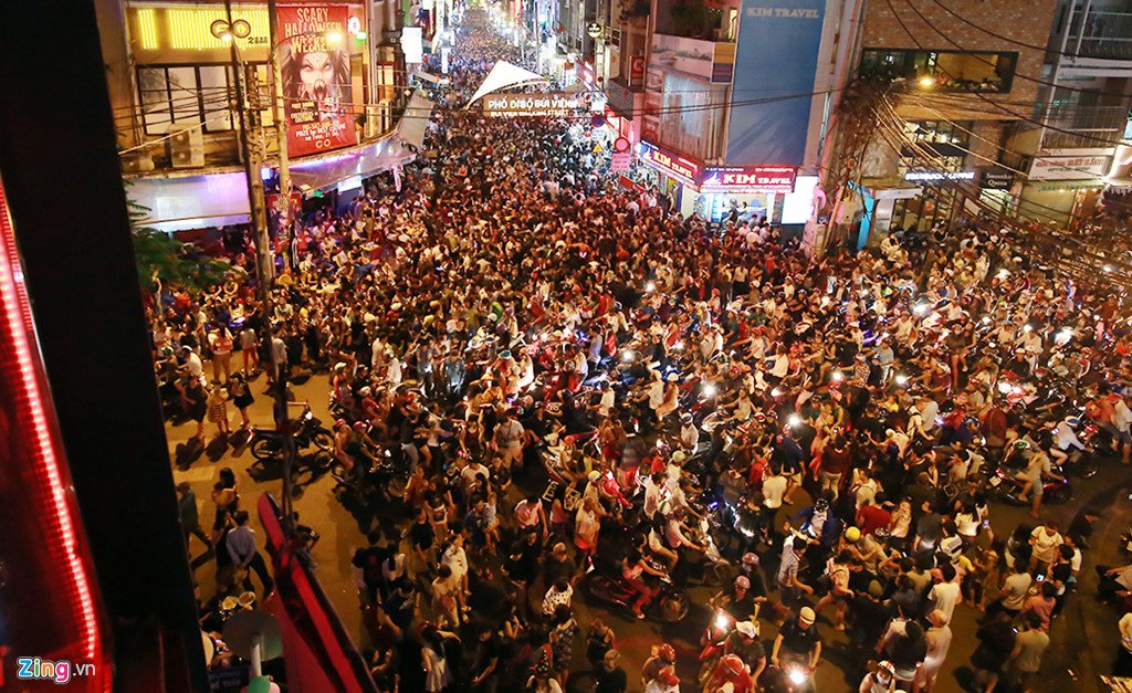 Bien nguoi don Halloween o Sai Gon, Ha Noi hinh anh 3