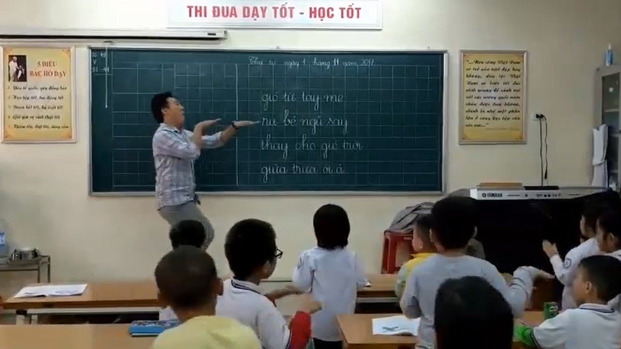 thầy giáo,thầy giáo nhảy,học sinh tiểu học