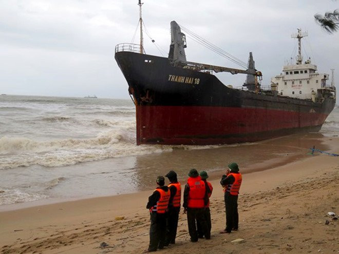 Tang luc luong khan cap tim kiem 12 nguoi nuoc ngoai mat tich do bao hinh anh 1