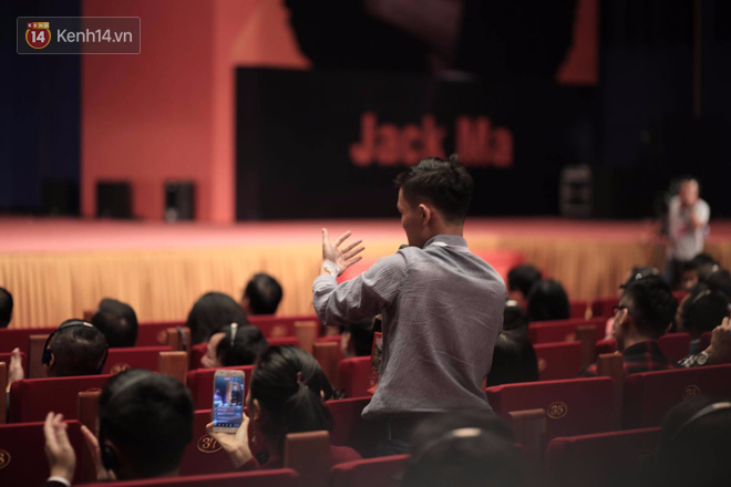 Chàng trai fan cuồng” trong talkshow với Jack Ma tiết lộ: Bạn bè ai cũng nói tôi giống ông ấy! - Ảnh 2.