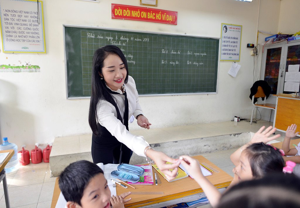 Hoa khoi 9X hanh phuc khi lam co giao tieu hoc hinh anh 3