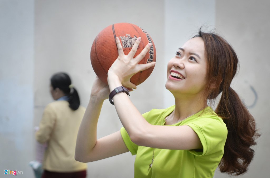 Nhung co giao 9X xinh dep, sanh dieu o truong Marie Curie hinh anh 5