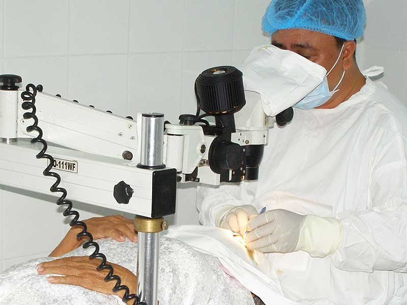 Trường sơ suất, sinh viên bị hư một mắt - ảnh 1