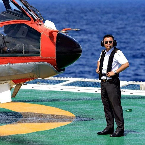 dai uy phi cong nguyen thanh trung trong mat nguoi ban dam me bau troi hinh 1