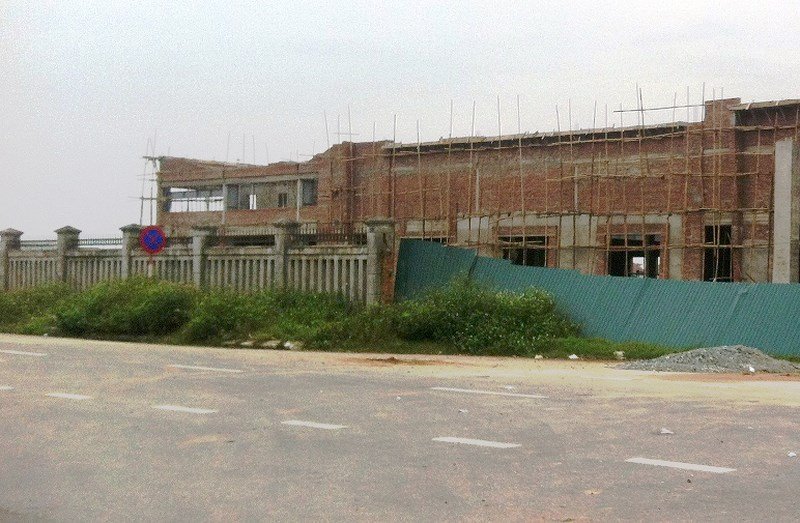 Sập giàn giáo công trình bến xe, 10 người bị thương - ảnh 1