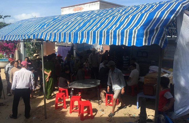 Thieu nien 14 tuoi dam ban tu vong trong tiem Internet hinh anh 1