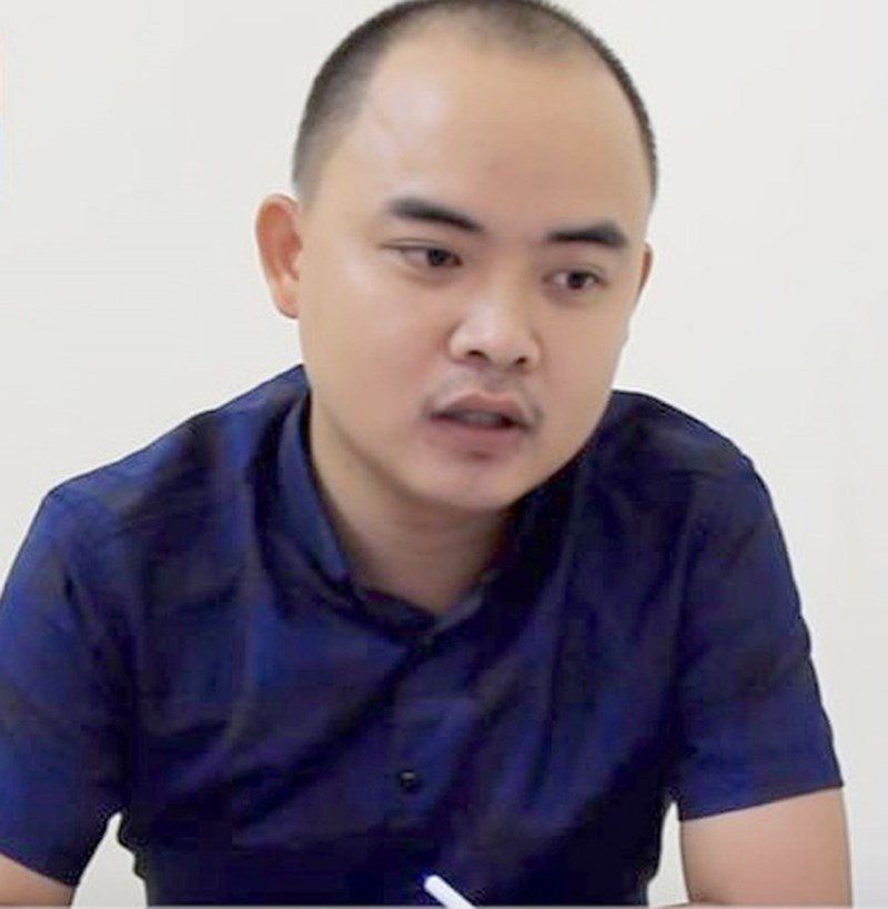 Cán bộ NH lái xe hơi tông chết bé gái