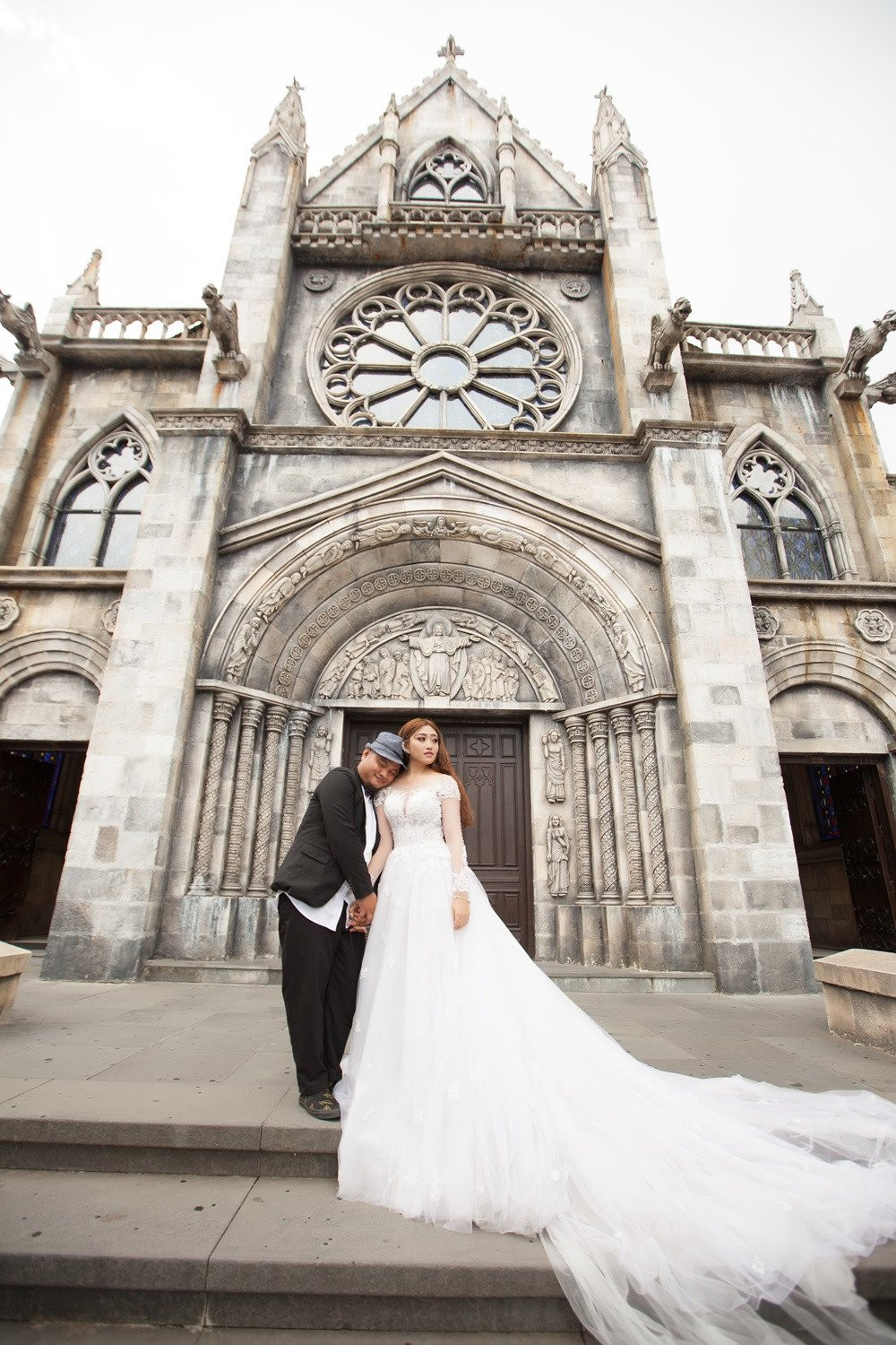 Anh cuoi vui nhon cua Vinh Rau FAPtv va ban gai xinh dep hinh anh 9